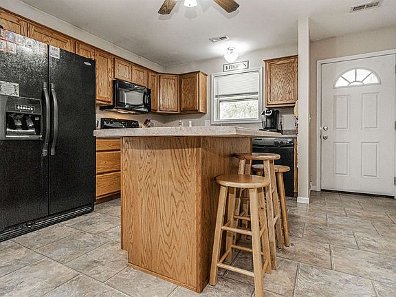3rd image of 215 E 14th St