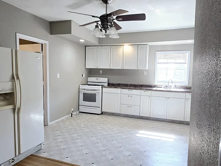 406 Saint Julian St — Photo 16