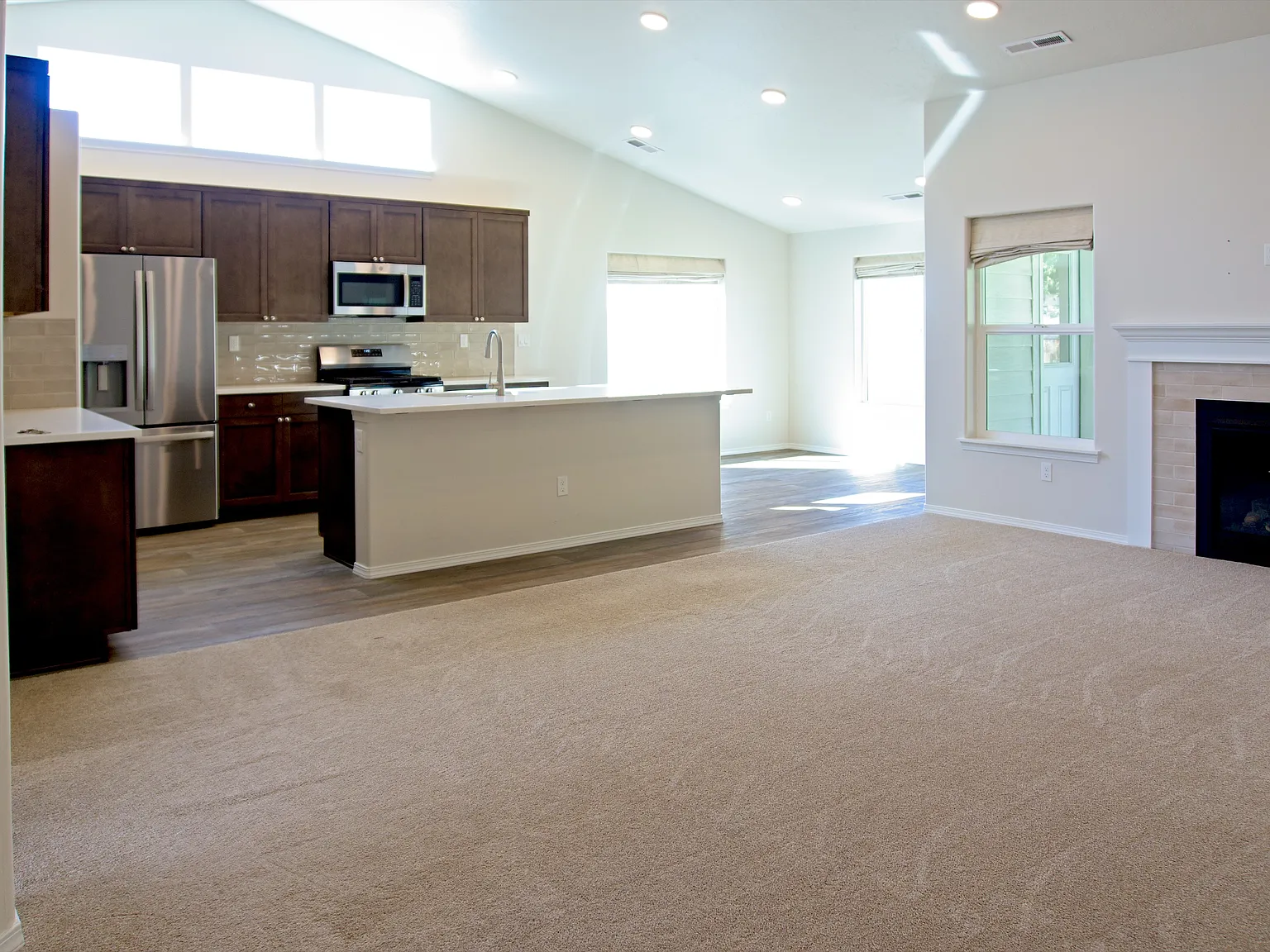 3 bed, 1805 sqft, $2,395 — Photo 4