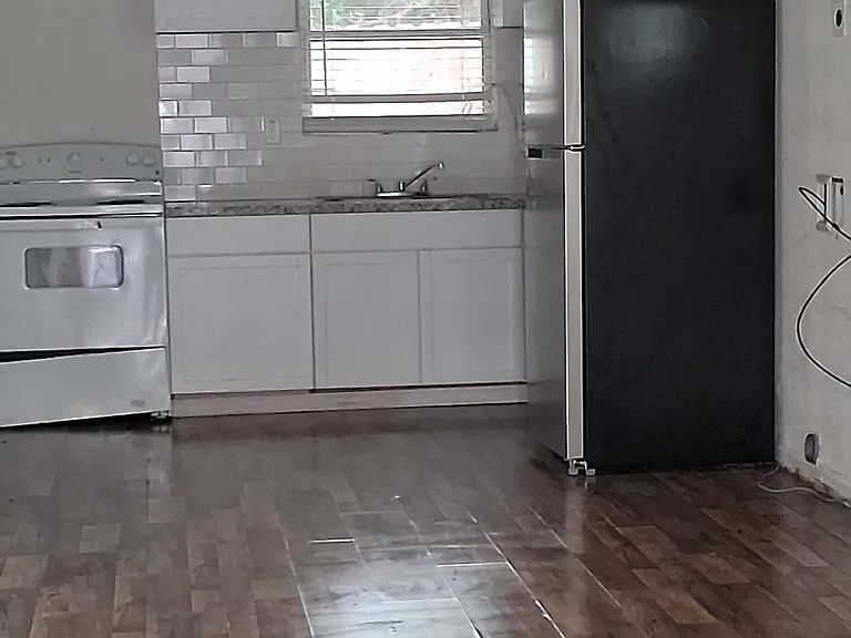 3813 Wipprecht St — Photo 3