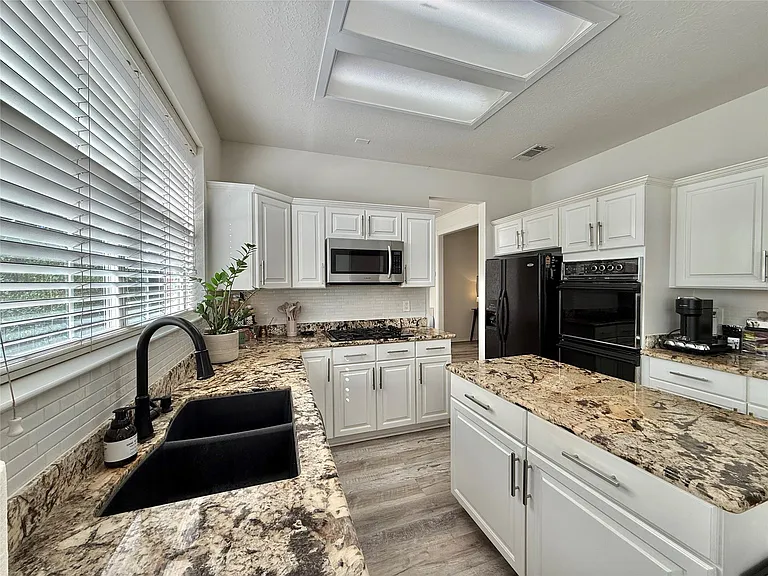 2 Twin Feather Pl — Photo 20