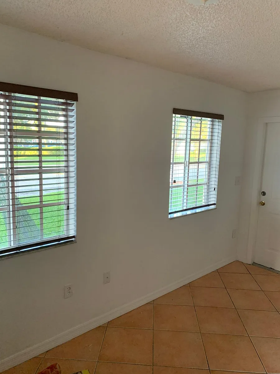 Building Photo - 18604 SW 100th Ave #18604
