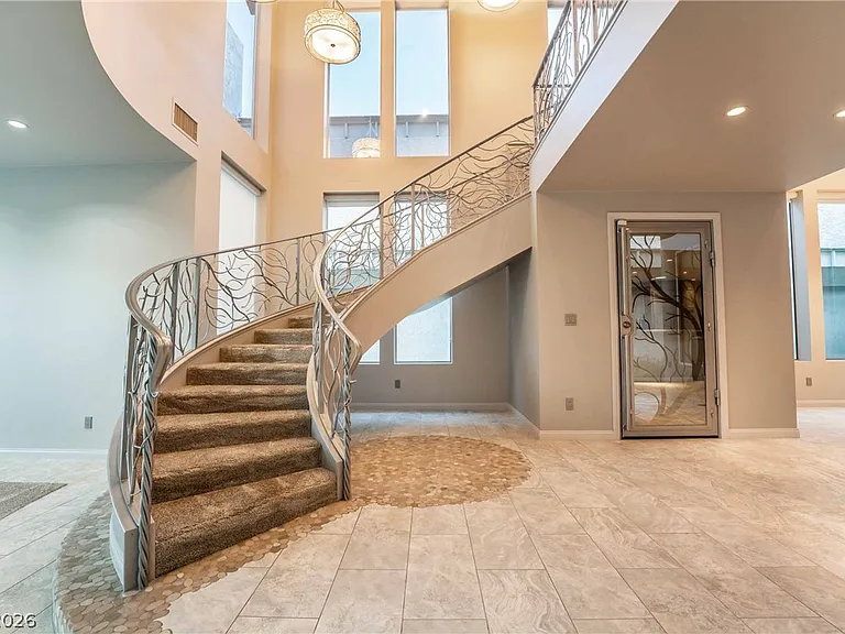 980 Vegas Valley Dr — Photo 7