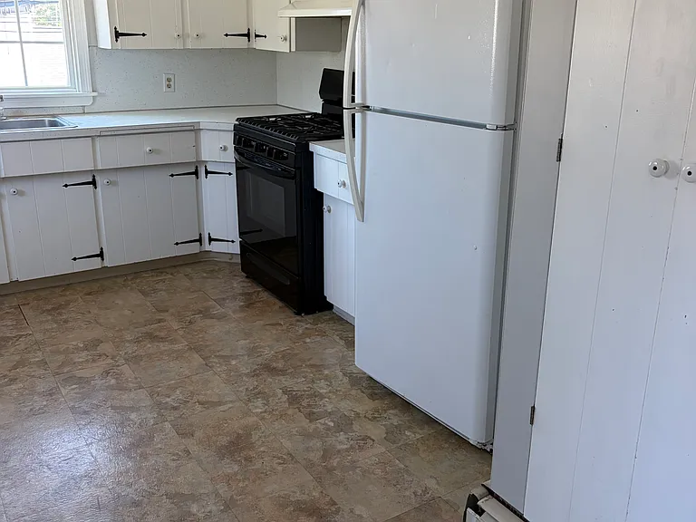 3755 S Park Ave — Photo 4