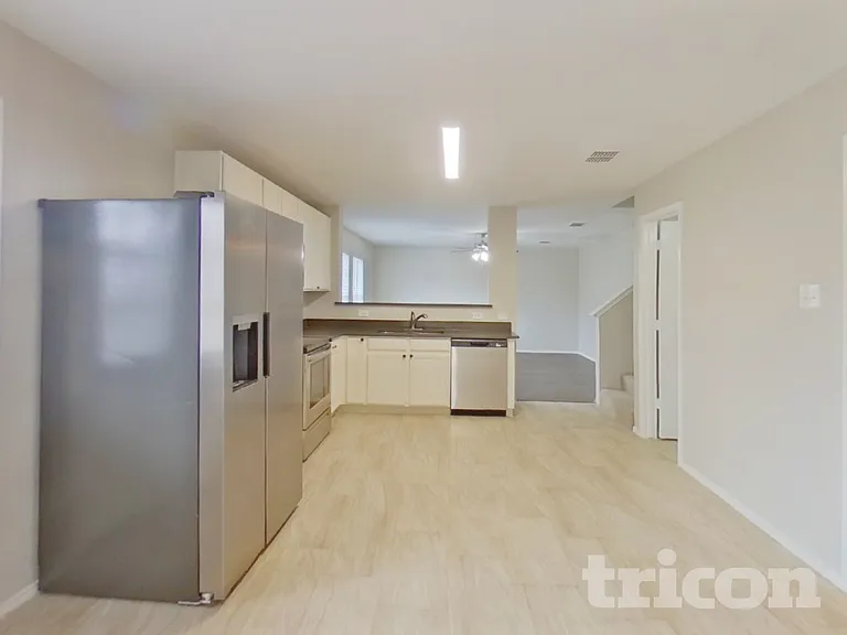 1221 Dianthus Dr — Photo 5