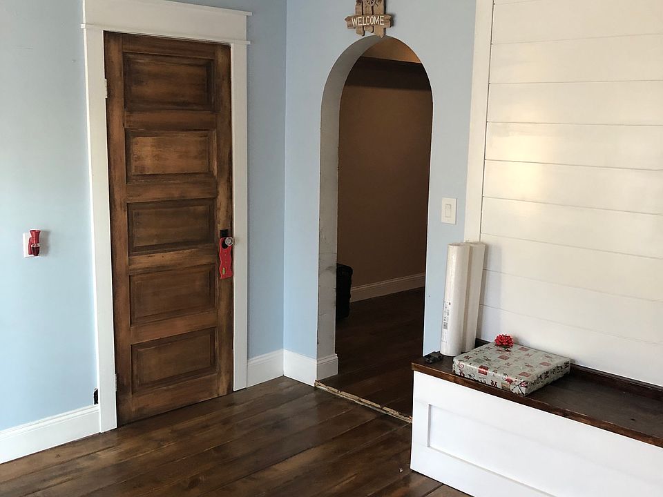 1st image of 511 W 9th St