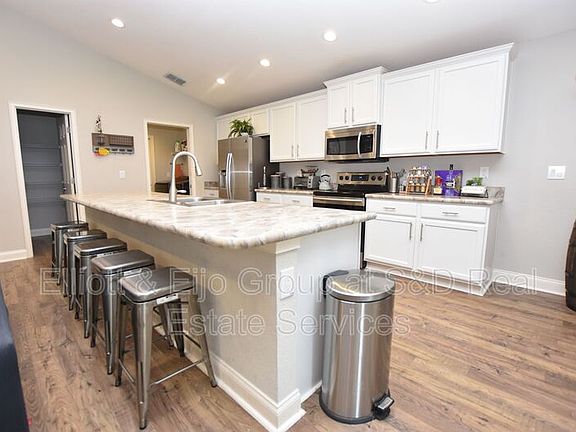 4th image of 139 Eloise Oaks Dr