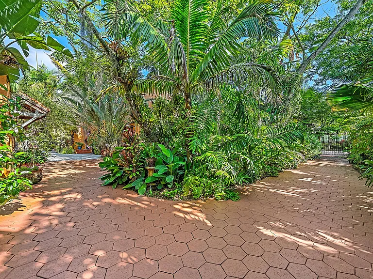 614 Flamingo Dr — Photo 25