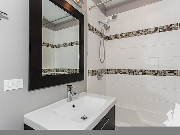 4th image of 3844 N Southport Ave #3