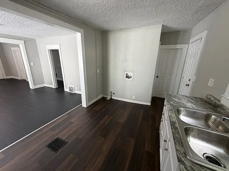 3904 Smart Ave — Photo 4