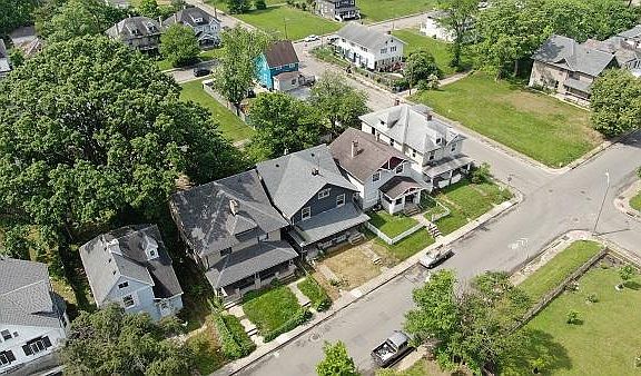 5th image of 820-822 Harvard Blvd