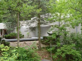 906 Tarrant Dr, Fontana, WI 53125