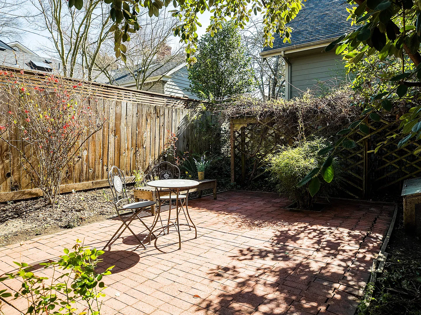 2075 Harris St — Photo 3