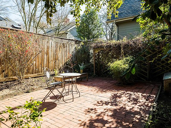 3rd image of 2075 Harris St