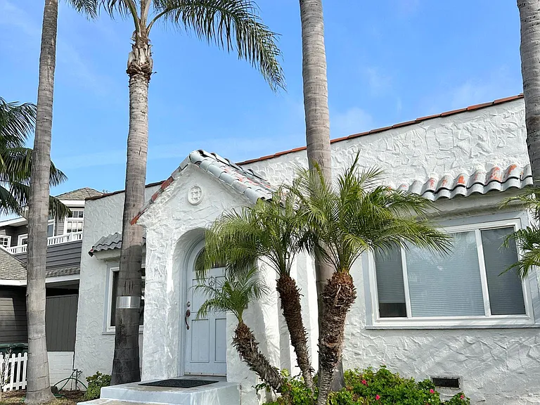 242 N Sierra Ave — Photo 3