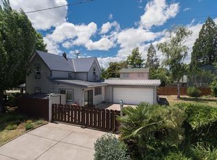 1102 SW Bridge St, Grants Pass, OR 97526