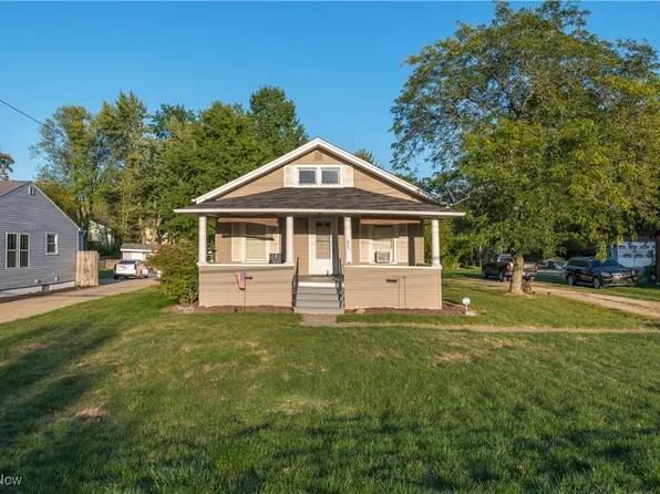 625 Bassett Rd, Bay Village, OH 44140