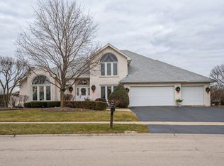 10900 Royal Glen Dr, Orland Park, IL 60467