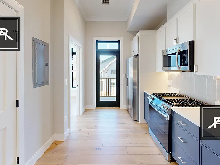 159 Everett St #203 — Photo 2