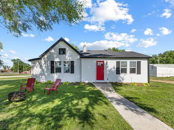 407 N 9th St, Elwood, KS 66024