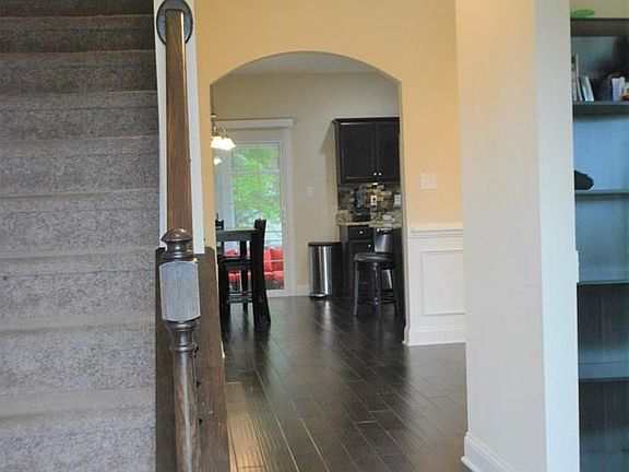 2nd image of 105 Seward Pl