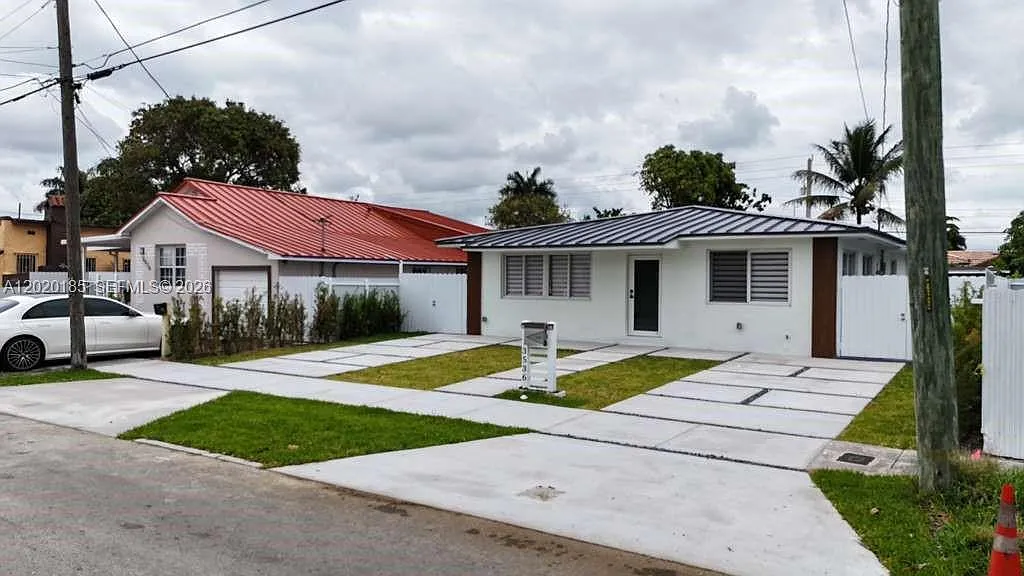 Photo 2 of 25 - 3536 NW 14th Ter - Miami, FL Building Photo - 3536 NW 14th Ter