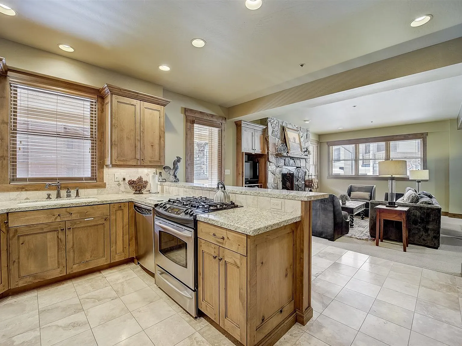 2 bed, 1597 sqft, $5,500 — Photo 4
