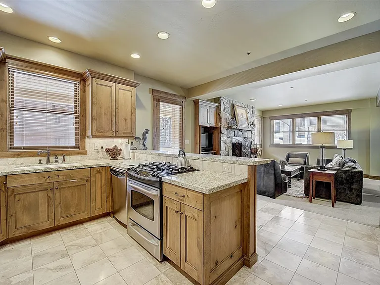 7580 Royal St E #23 — Photo 4
