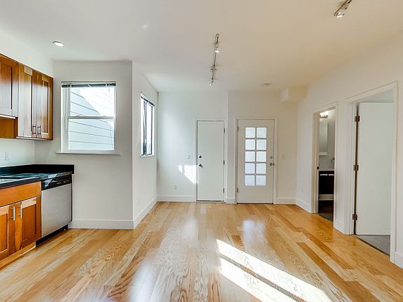 3rd image of 320 Capp St #322