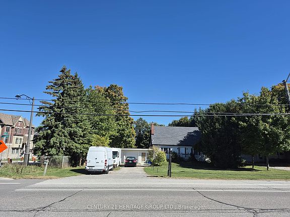 3rd image of 10911 Victoria Square Blvd