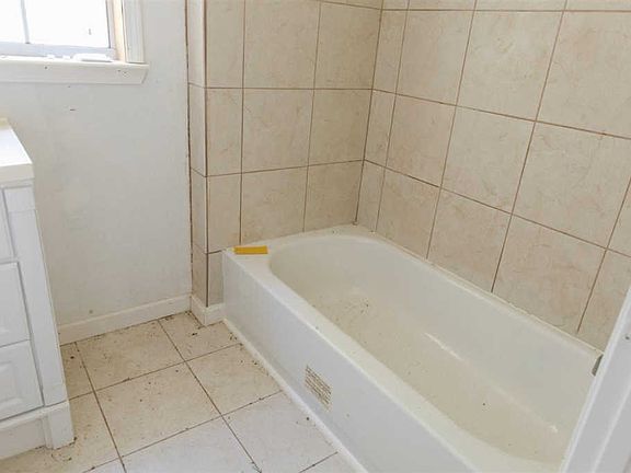 3rd image of 1005 N I St