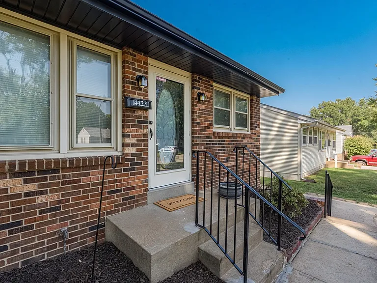 4423 Vance Ave — Photo 3