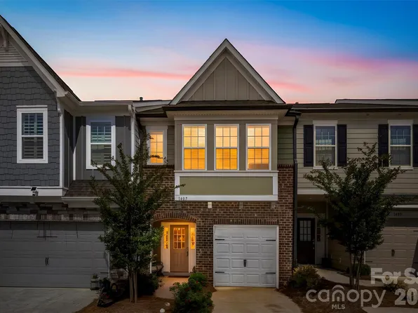 1407 Crest Creek Ct, Clover, SC 29710