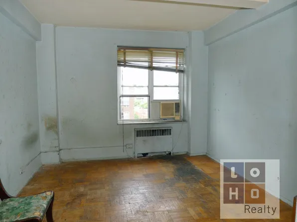 500 Grand Street image 1 of 5