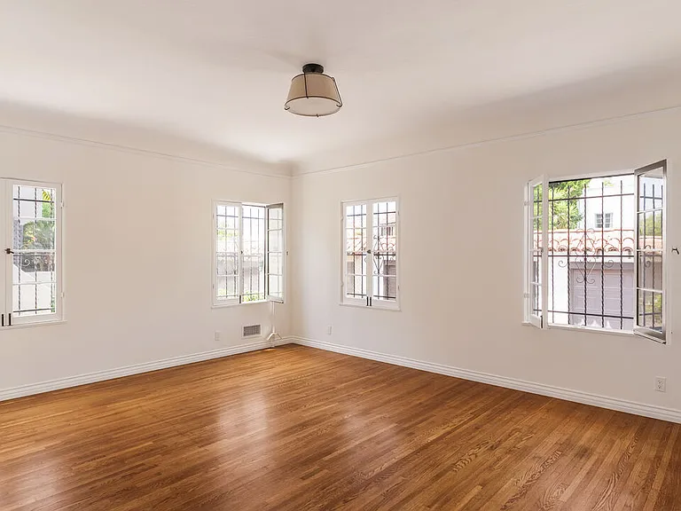 1063 S Genesee Ave — Photo 9
