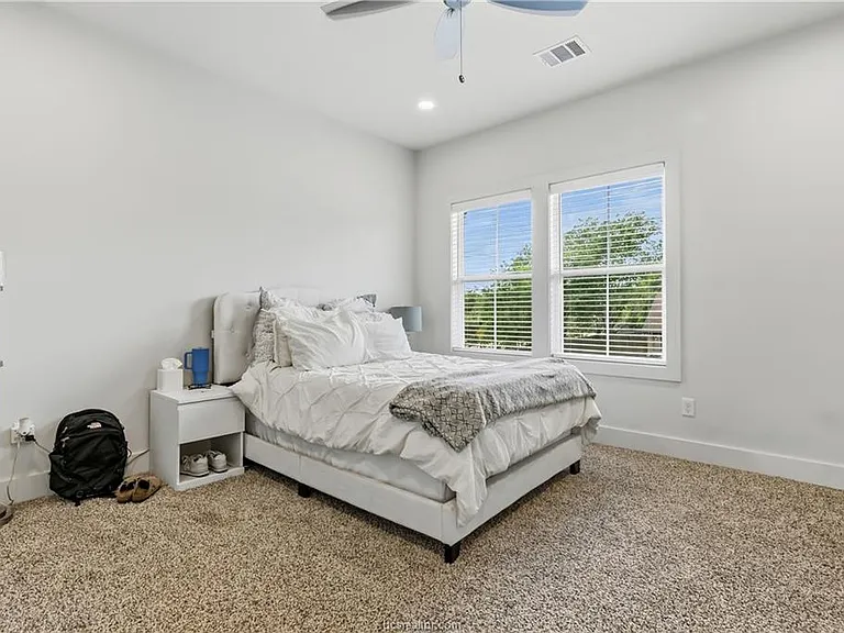 606 Banks St — Photo 14