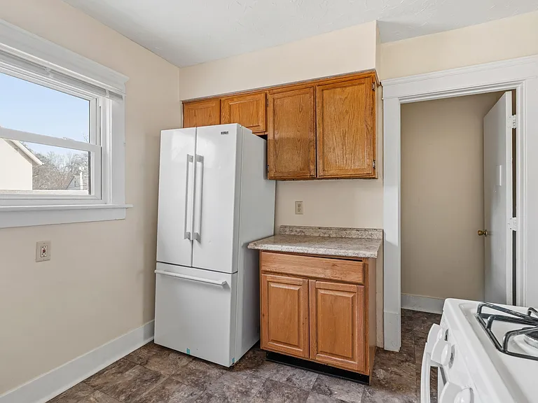 488 Alexander St — Photo 3
