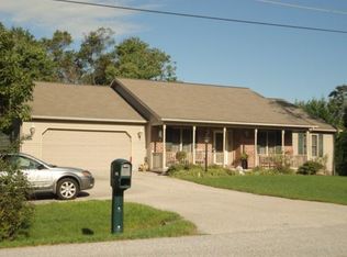 1060 Pickett Dr, Gettysburg, PA 17325