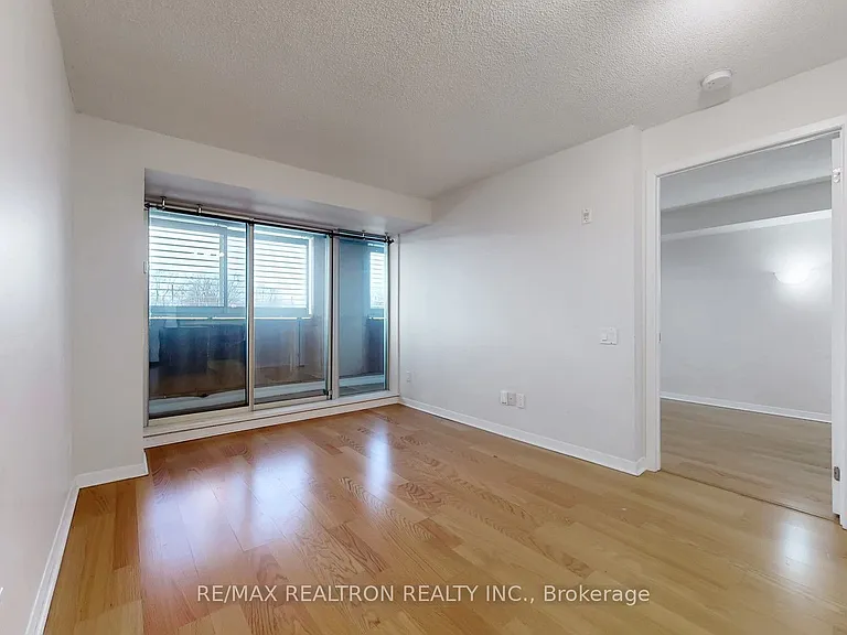 1050 The Queensway #217 — Photo 13