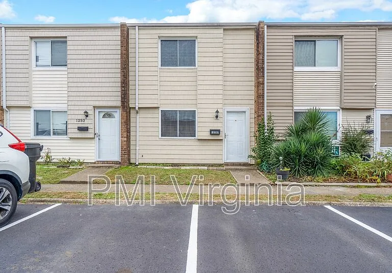 1257 Green Cedar Ln — Photo 1