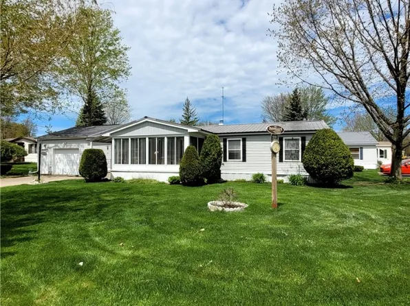 8240 Briercrest Dr, Erie, PA 16509