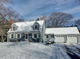 22 Winthrop Dr, Barrington, RI 02806