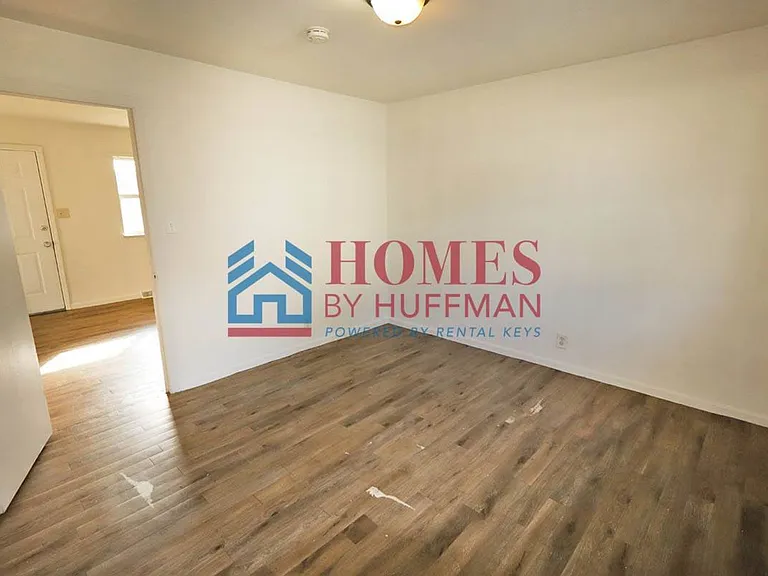 103 East Strain Street — Photo 9