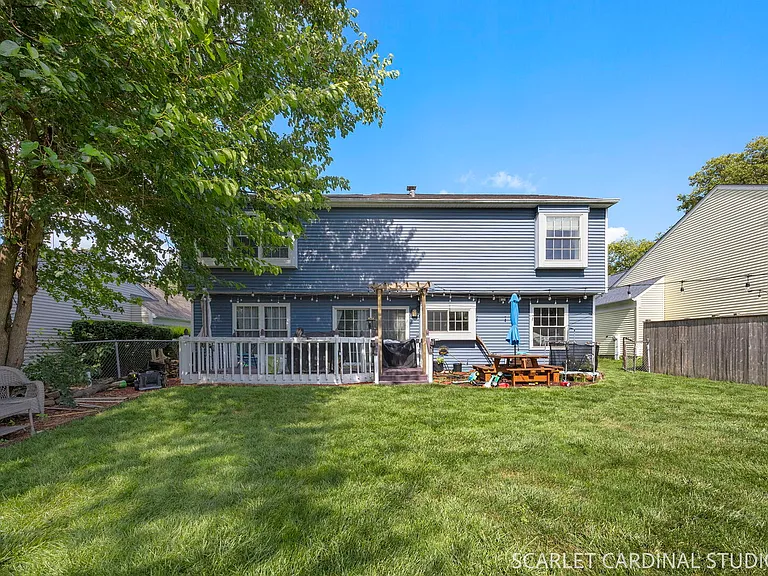 309 Newport Ln — Photo 22