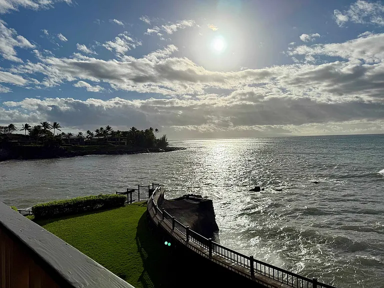 Lower Honoapiilani Rd — Photo 29