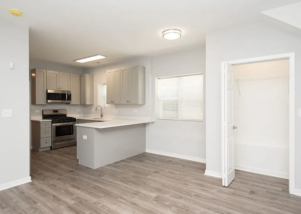 1813 W Cermak Rd #1
