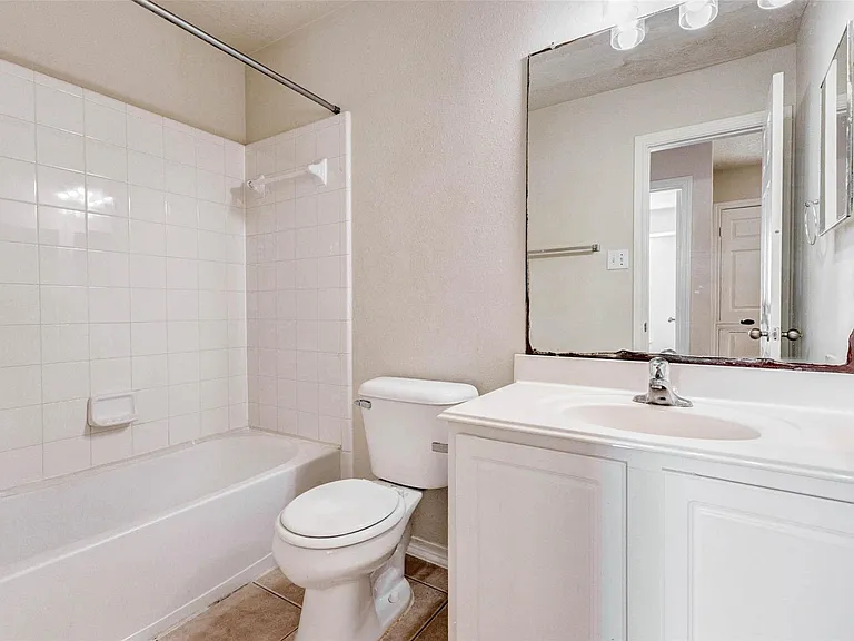 13106 Peppergate Ln — Photo 8