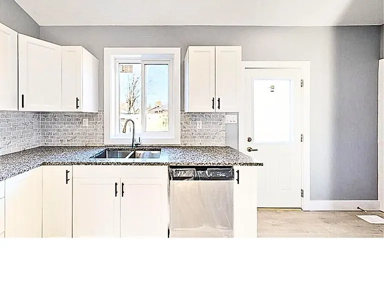77 Godfrey Dr — Photo 8