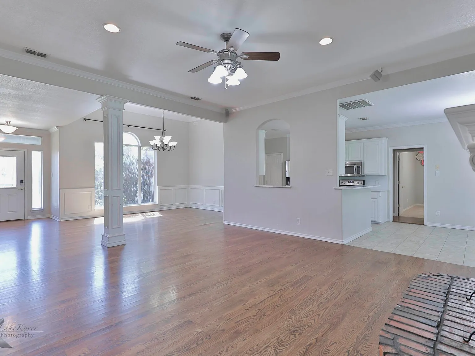 4 bed, 2613 sqft, $3,995 — Photo 2