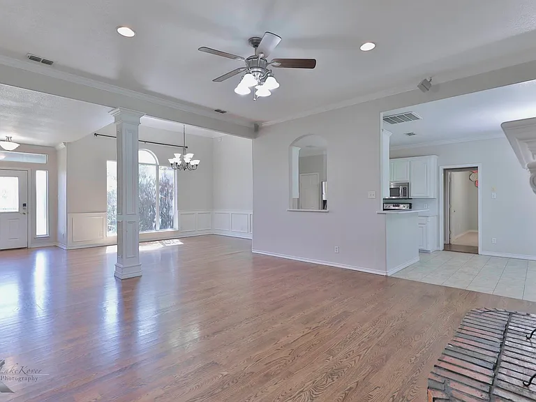342 Pilgrim Rd — Photo 2